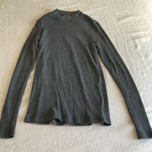 uniqlo gray sweater